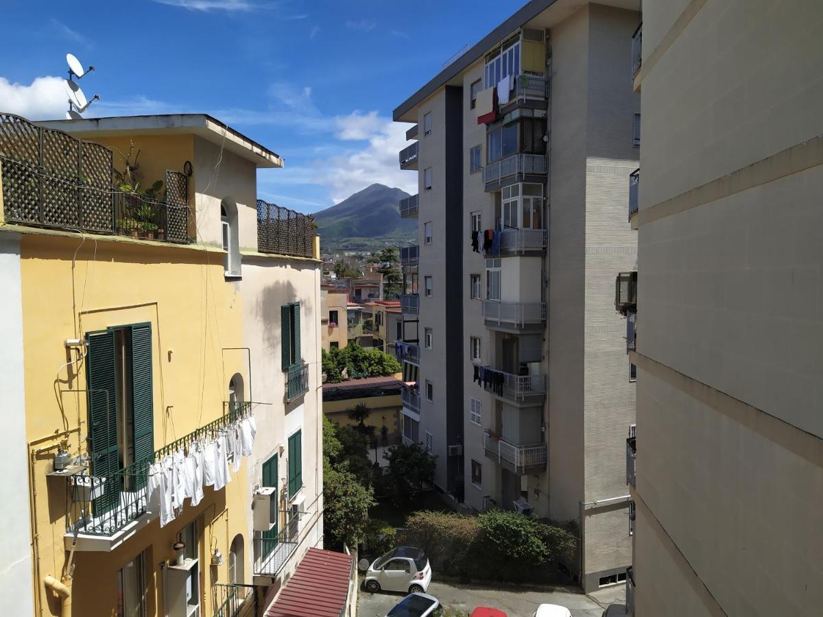 Vesuvio Corner - Spacious And Colorful Apartment In San Giorgio, Very Close To Napoli, Ideal For Families And Groups, Close To Pompeii, Sorrento... ซาน จอร์จิโอ อะ เครมาโน ภายนอก รูปภาพ